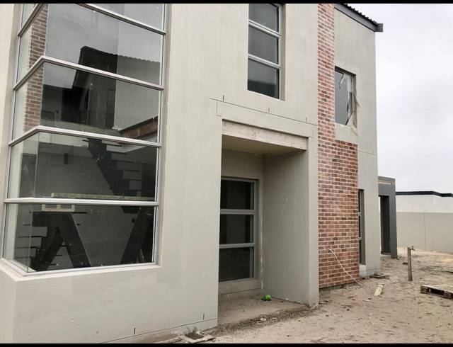 4 BEDROOM HOUSE FOR SALE IN SANDOWN